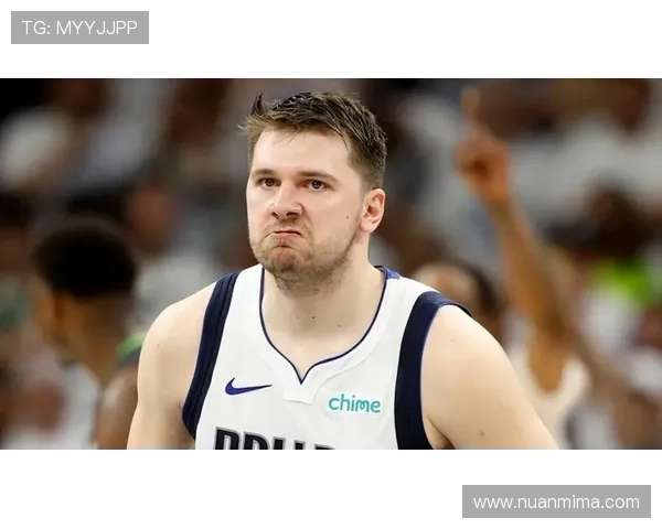 东契奇热身赛被队友意外压倒受伤 幸好伤势并不严重